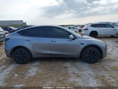 Tesla Model Y Long Range 2024 4