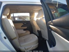 Toyota Highlander XLE Hybrid 2023 8