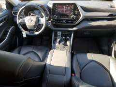 Toyota Highlander XLE 2021 8