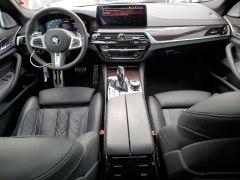 BMW M550i xDrive 2021 8