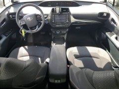 Toyota Prius LE 2021 8