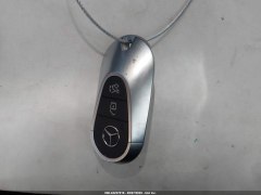 Mercedes-Benz C300 2025 10